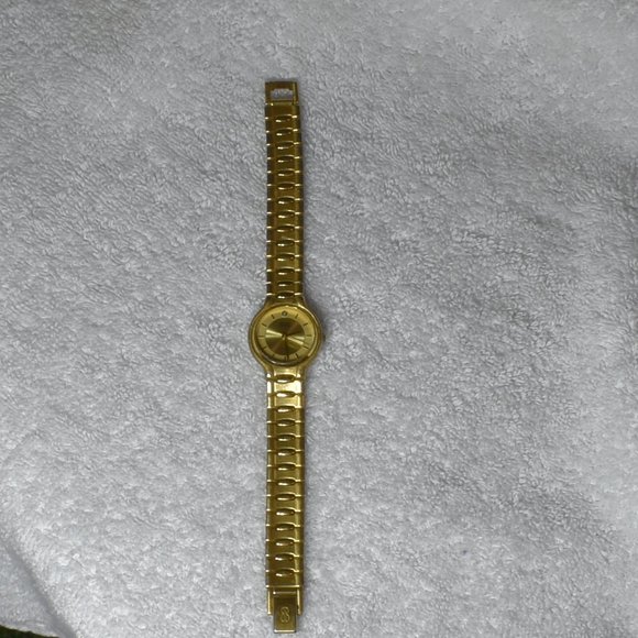 Vintage 1980s Bill Blass Gold Tone Quartz Watch main image 12